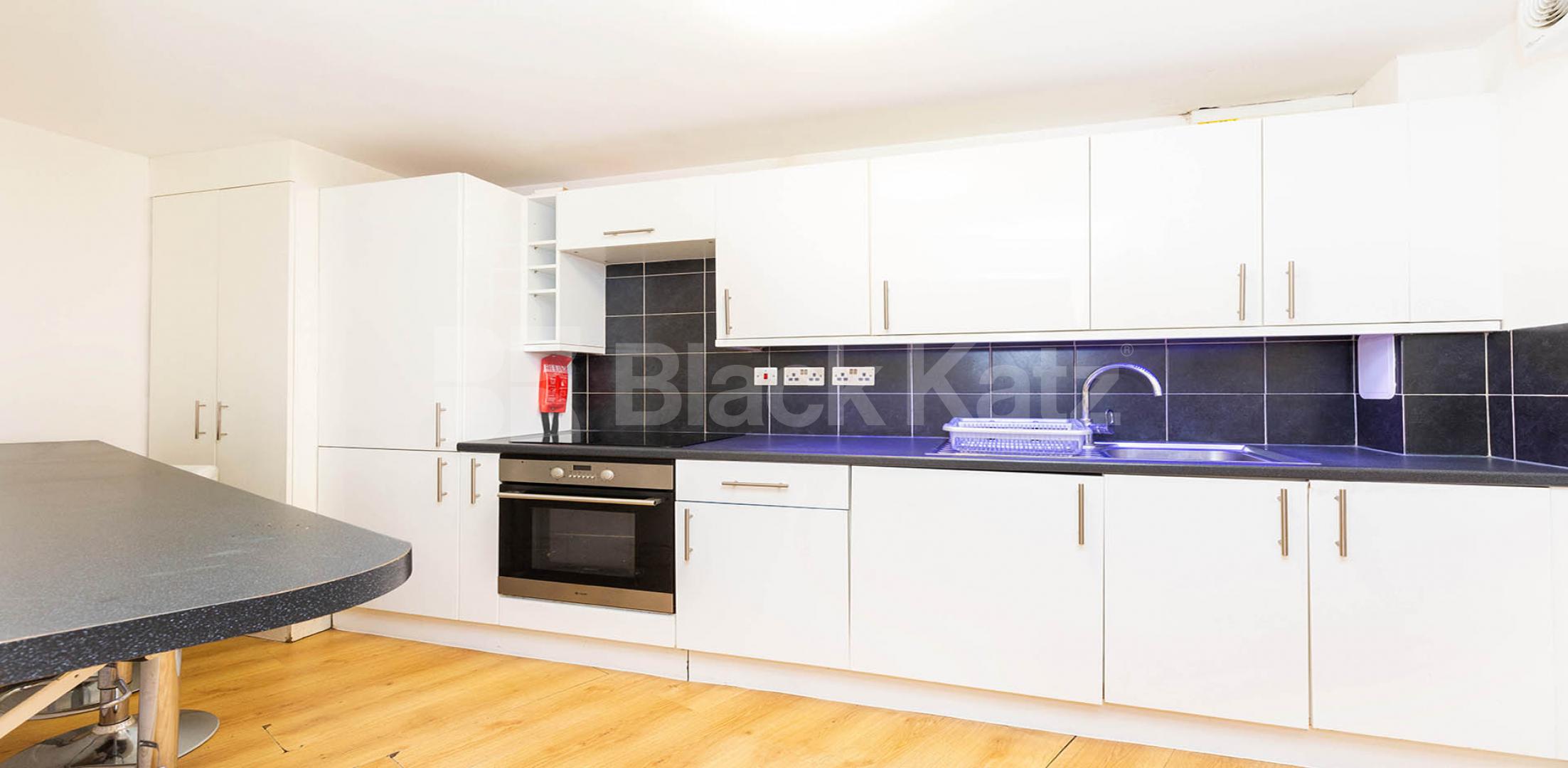 			4 Bedroom, 1 bath, 1 reception Flat			 Criterion Mews, UPPER HOLLOWAY 